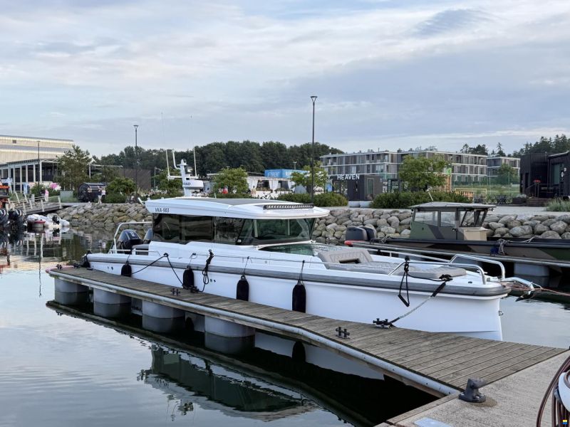Axopar 37 XC Cross Cabin