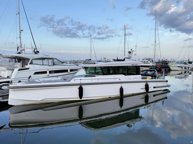 Axopar 37 XC Cross Cabin