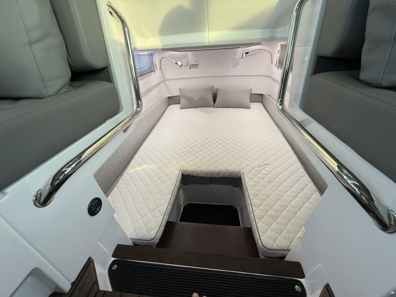 Axopar 37 XC Cross Cabin