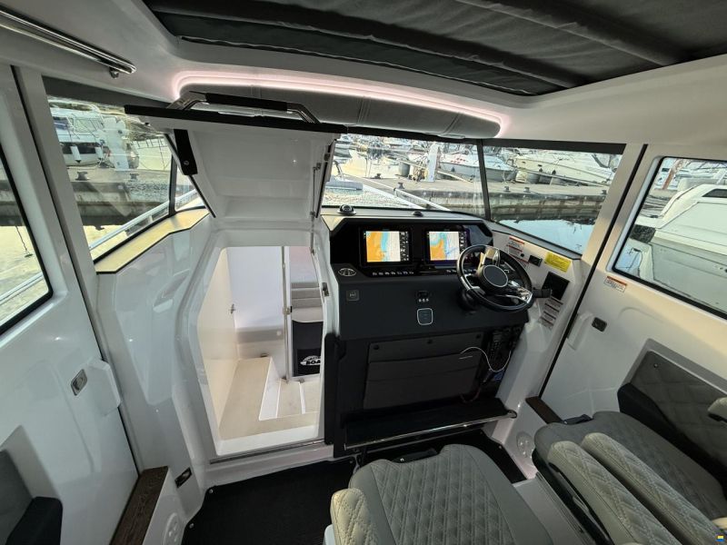 Axopar 37 XC Cross Cabin