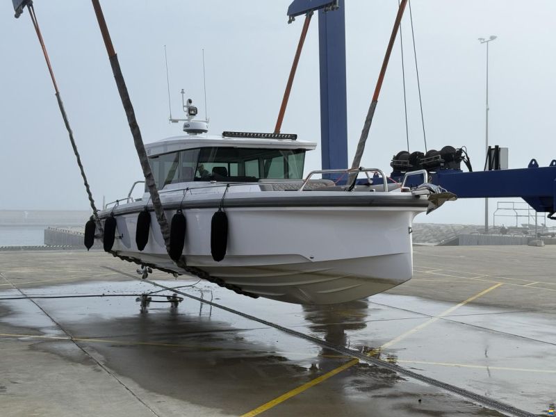 Axopar 37 XC Cross Cabin