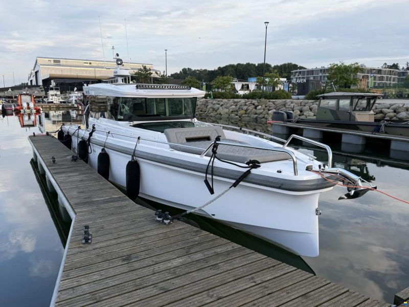 Axopar 37 XC Cross Cabin