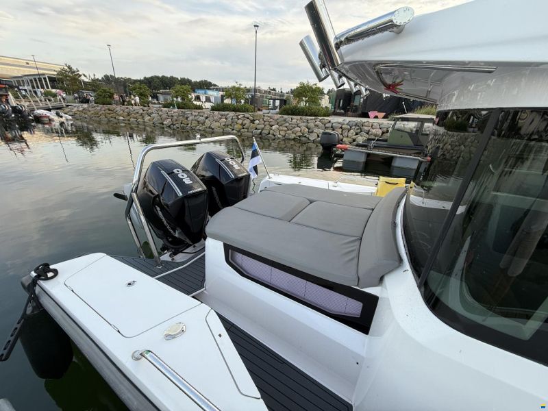 Axopar 37 XC Cross Cabin