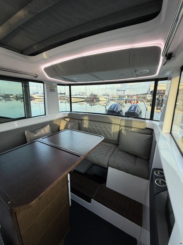 Axopar 37 XC Cross Cabin