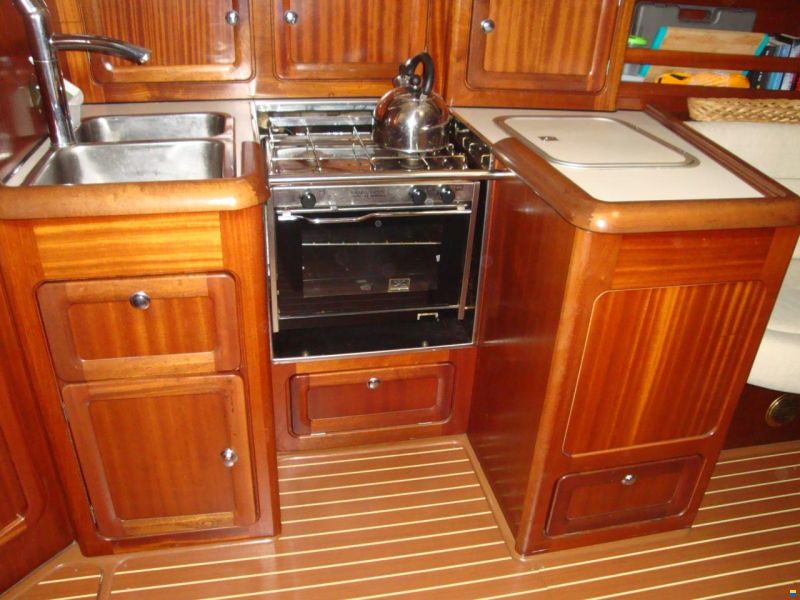 Bavaria 37