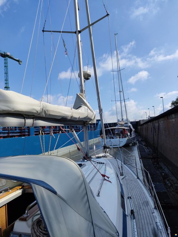 Bavaria 37