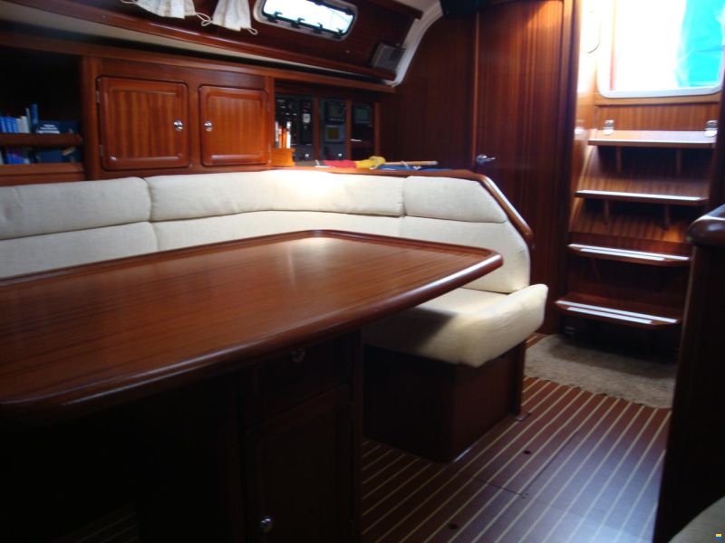 Bavaria 37