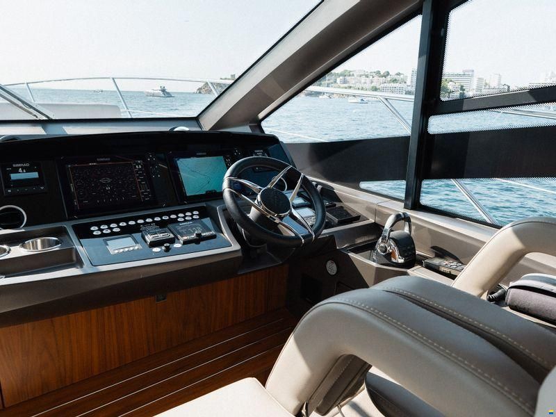 Sunseeker Manhattan 52