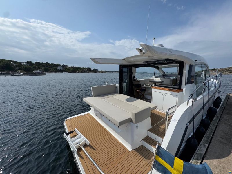 Sealine C390