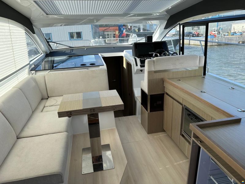 Sealine C390