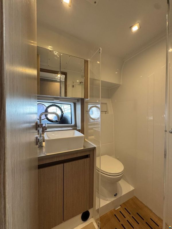 Sealine C390