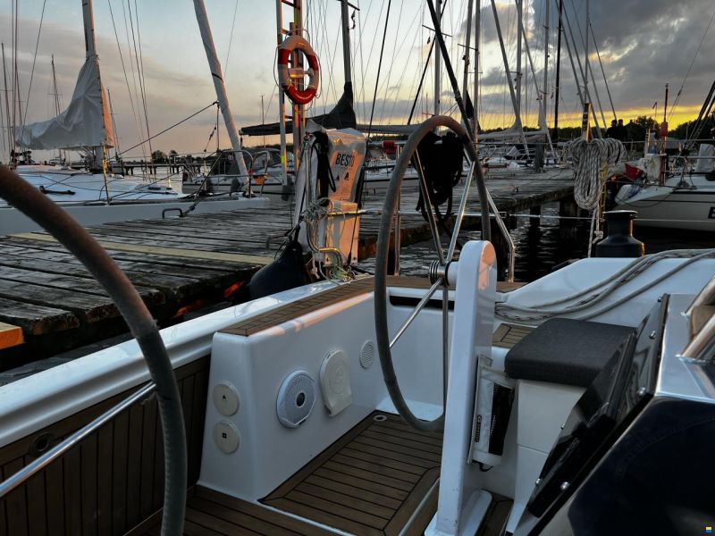 Hanse 348