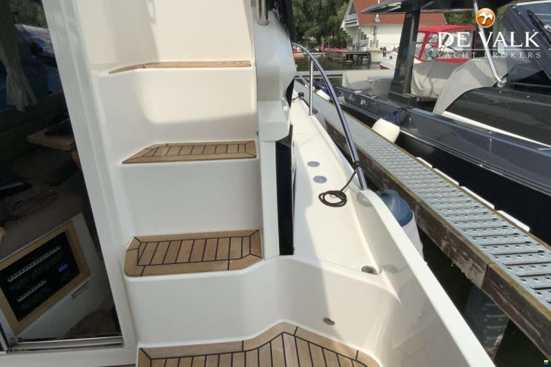 Galeon 300 Fly