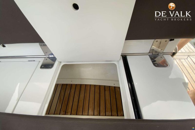 Galeon 300 Fly
