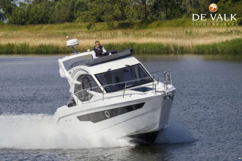 Galeon 300 Fly