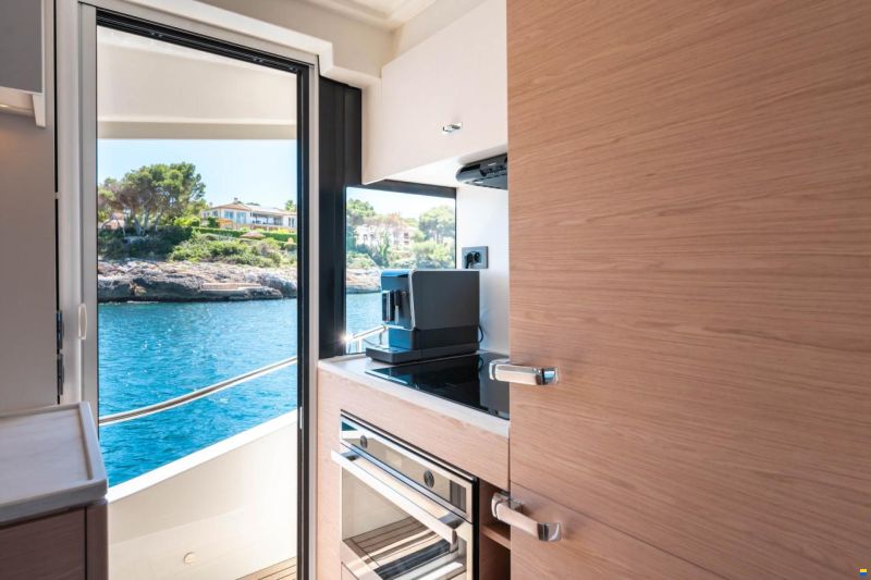 Beneteau Grand Trawler 62