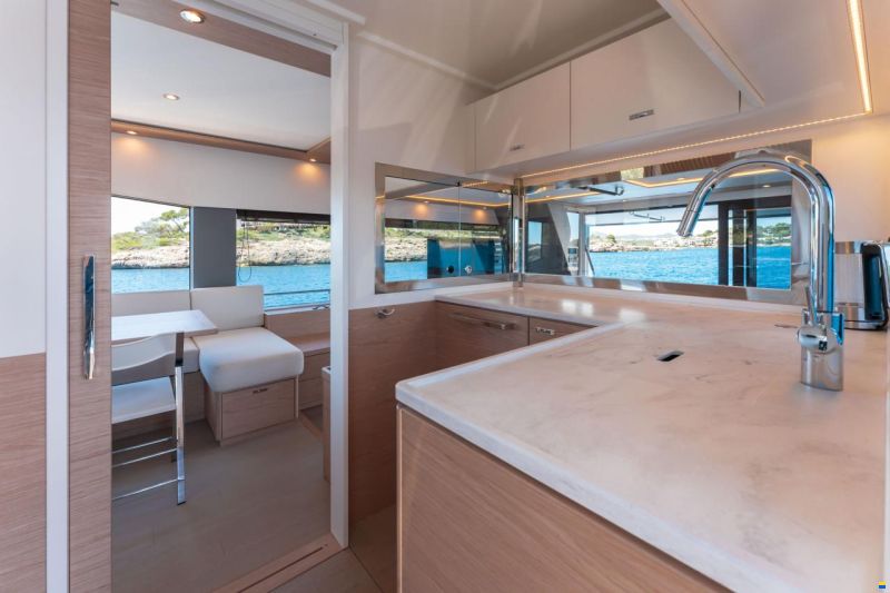 Beneteau Grand Trawler 62