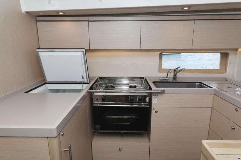 Beneteau Oceanis 51.1