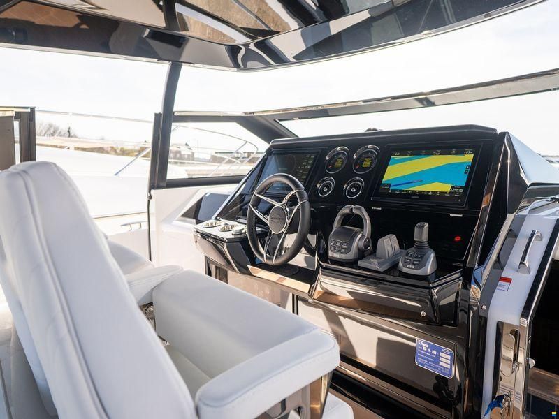 Sunseeker Superhawk 55