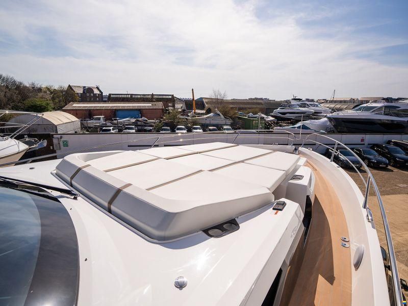 Sunseeker Superhawk 55