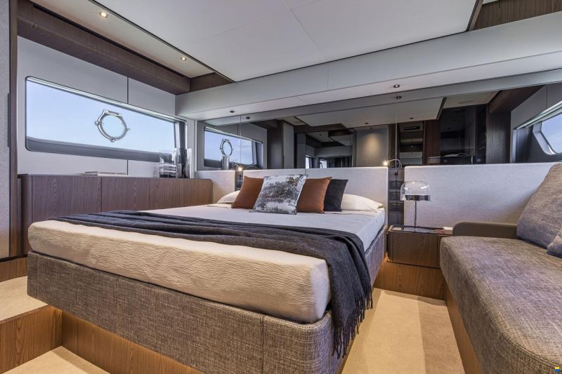 Ferretti 580