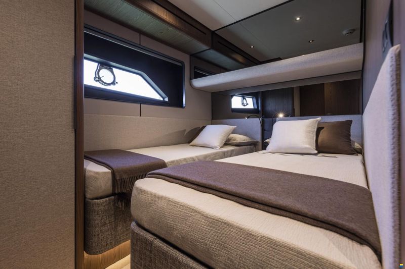 Ferretti 580