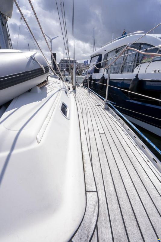 Hanse 411