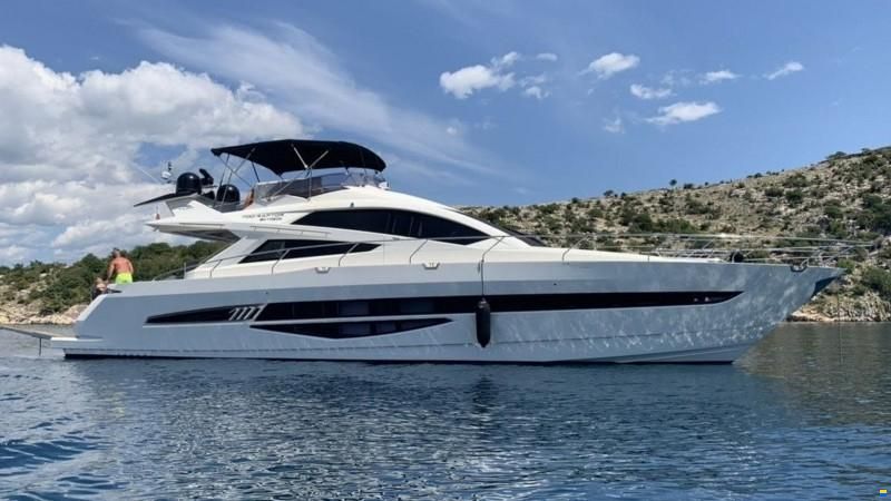 Galeon Skydeck 700