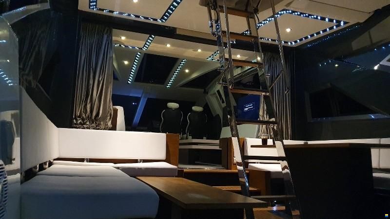 Galeon Skydeck 700