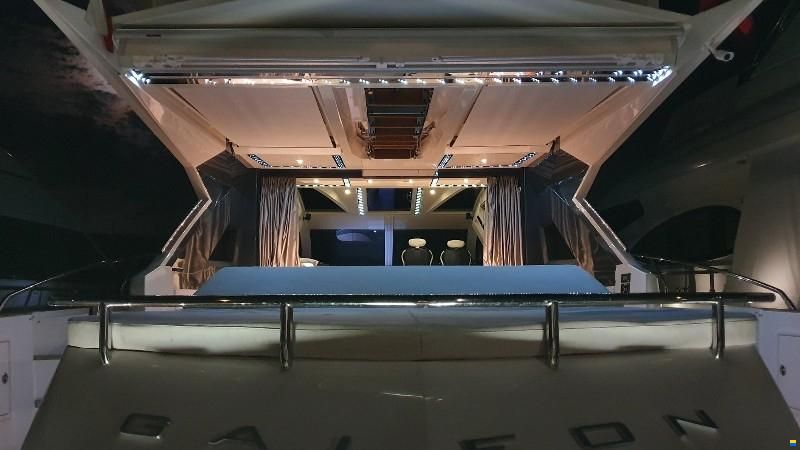 Galeon Skydeck 700