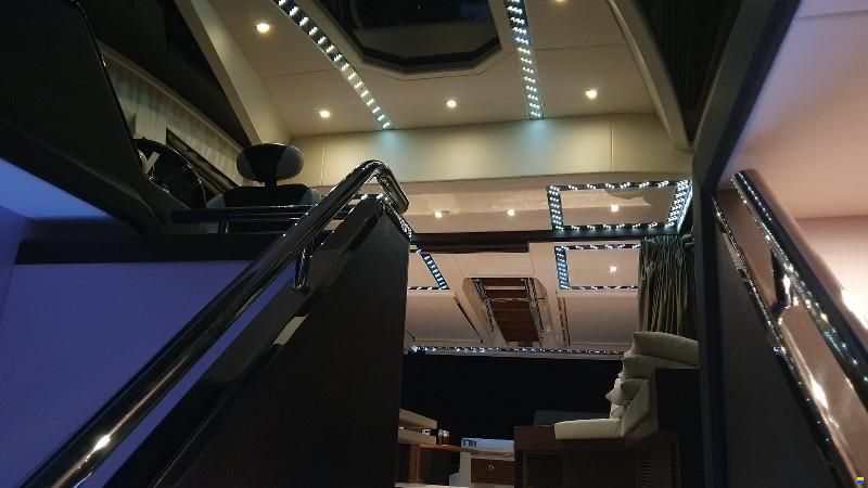 Galeon Skydeck 700