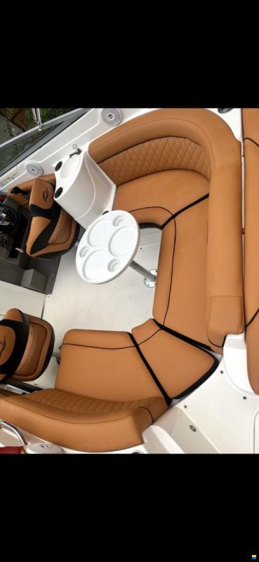 Rinker Cuddy 246 Captiva