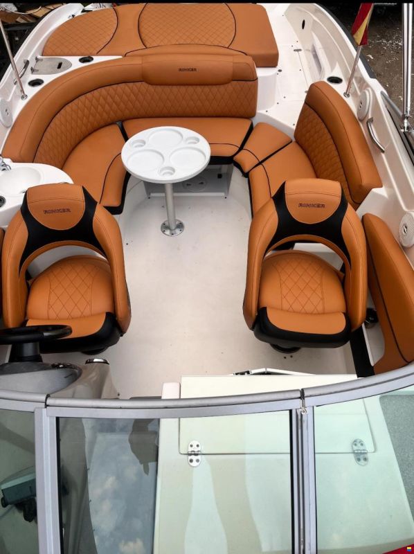 Rinker Cuddy 246 Captiva