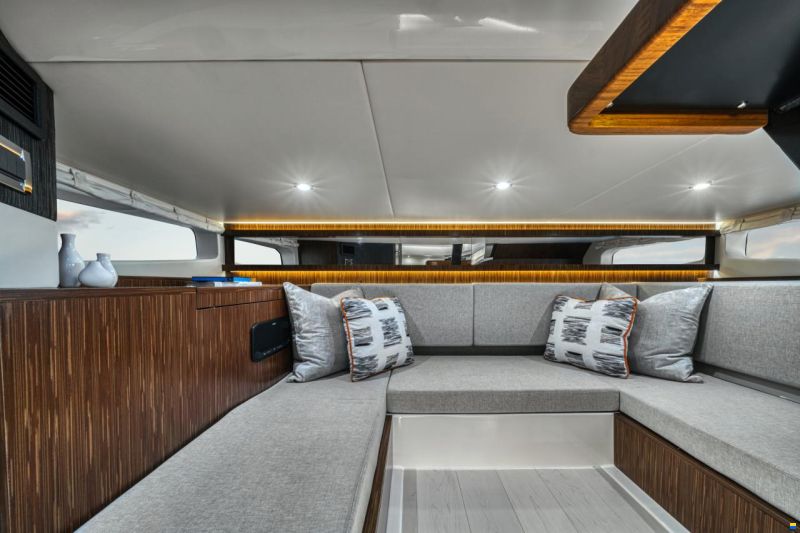 Sea Ray 370 SUNDANCER