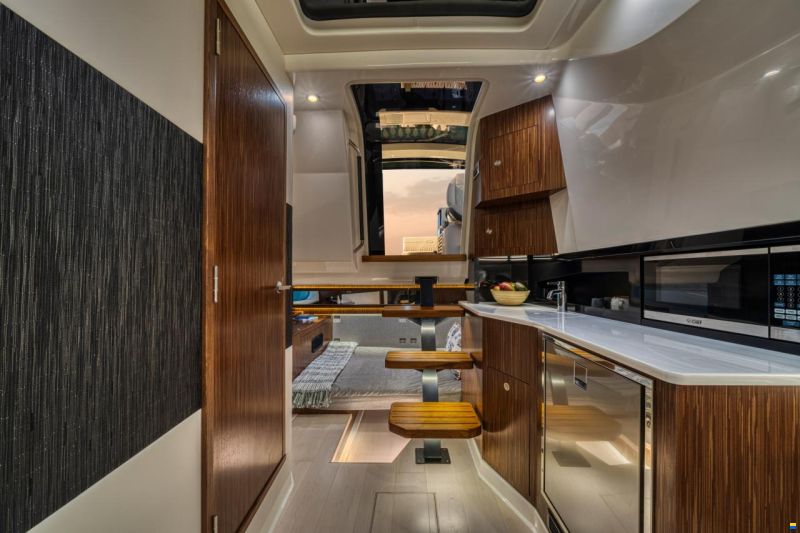 Sea Ray 370 SUNDANCER