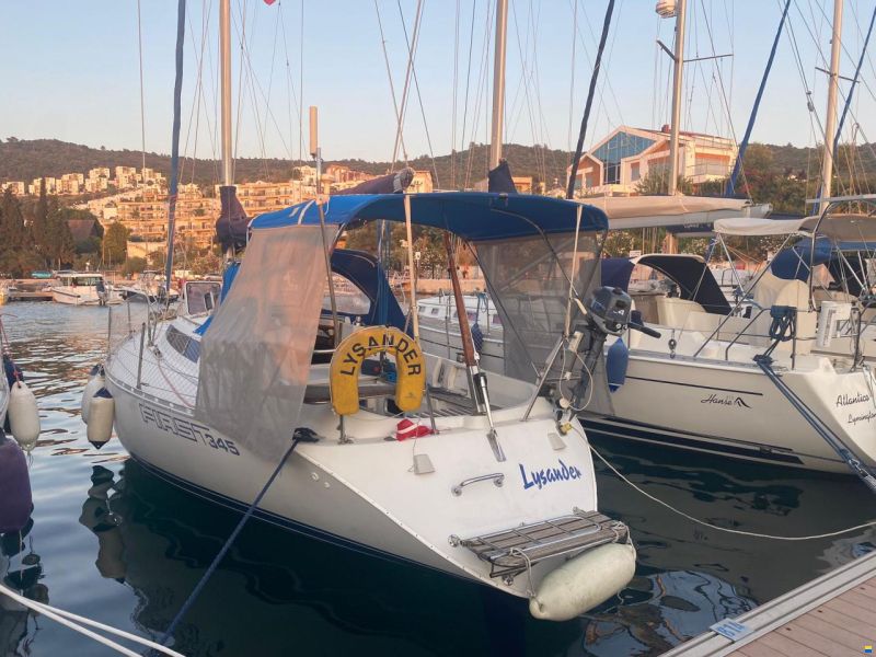 Beneteau First 345