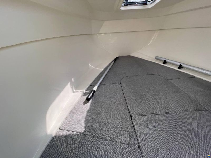 Quicksilver ACTIV 555 CABIN
