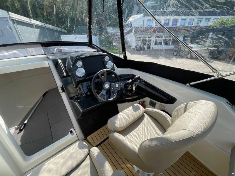 Quicksilver ACTIV 555 CABIN