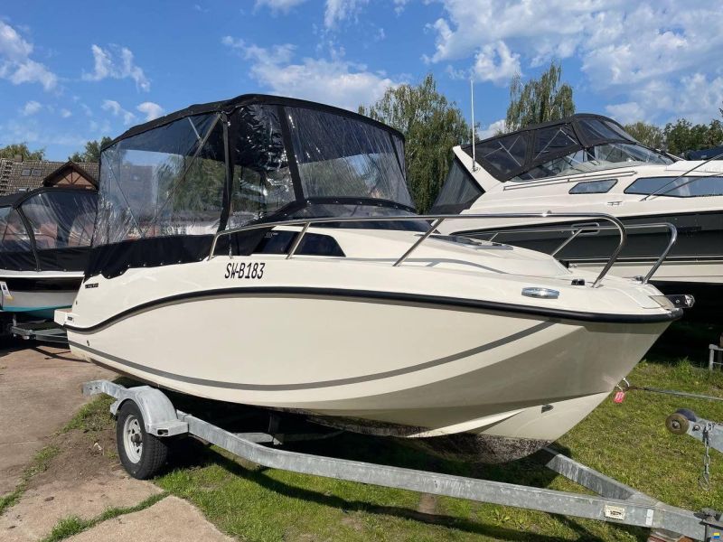 Quicksilver ACTIV 555 CABIN