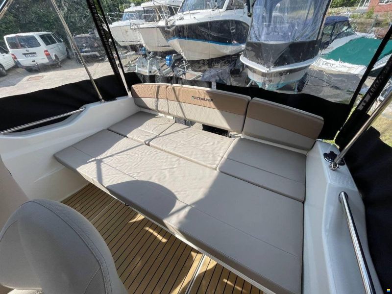 Quicksilver ACTIV 555 CABIN