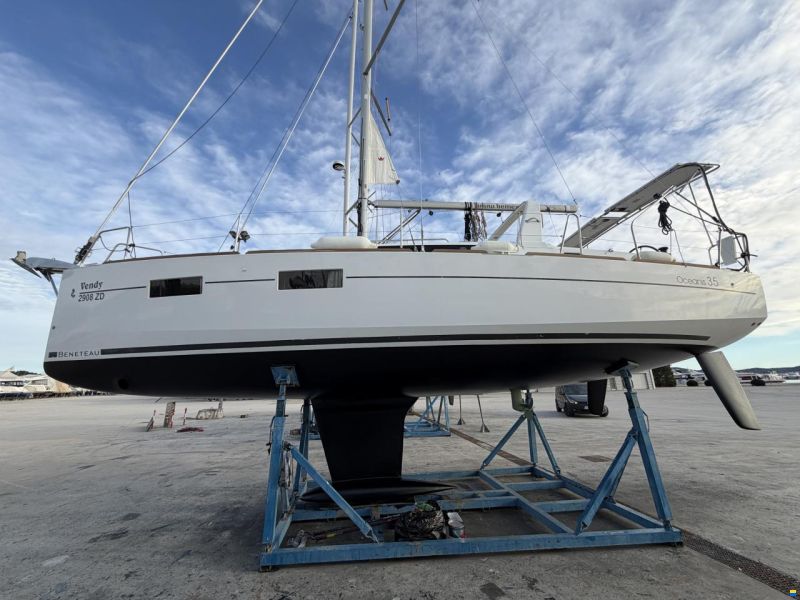 Beneteau Oceanis 35