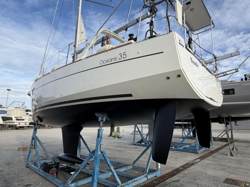Beneteau Oceanis 35