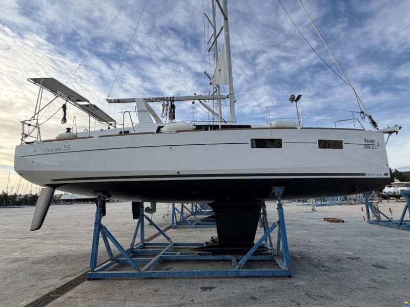 Beneteau Oceanis 35
