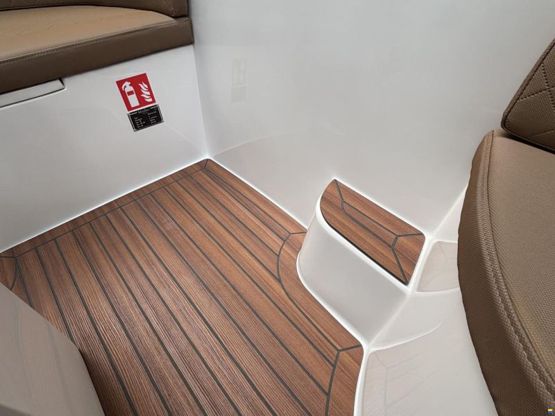 Maxima 550 Tender