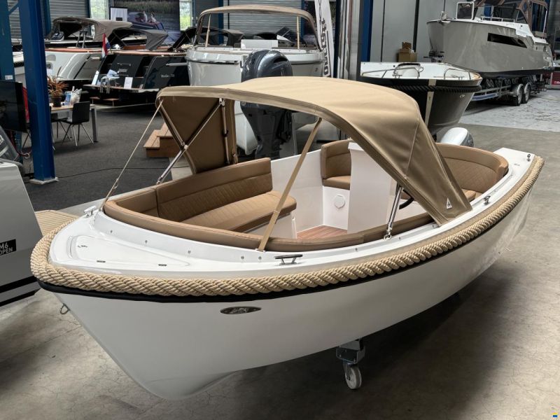 Maxima 550 Tender