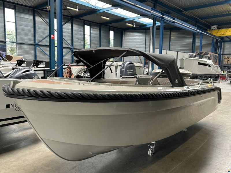 Topcraft 627 Tender