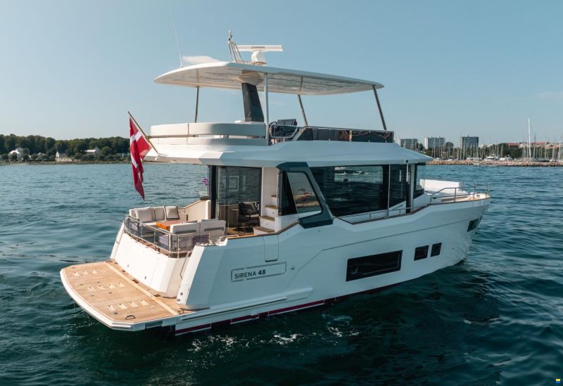 Sirena 48