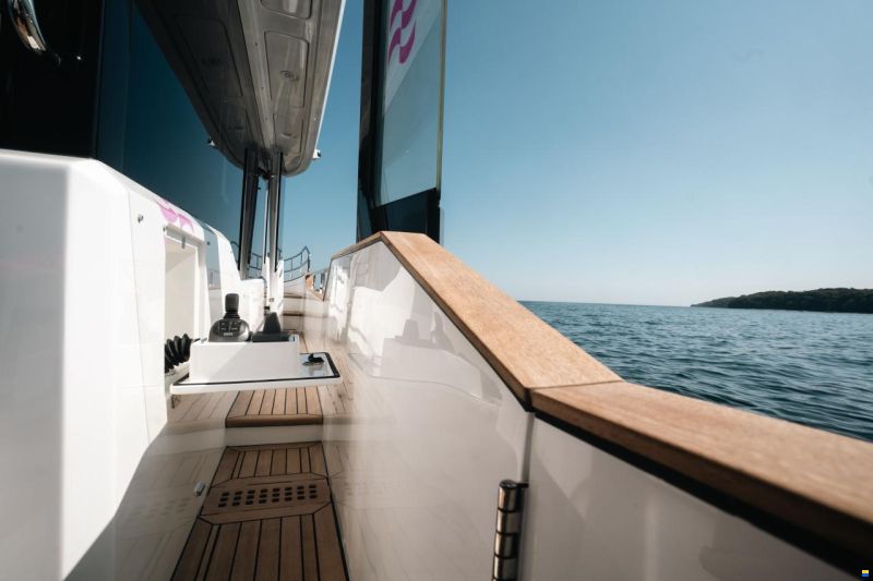 Sirena 48