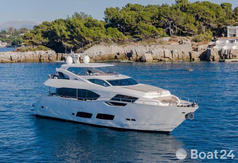 Sunseeker 95 Yacht