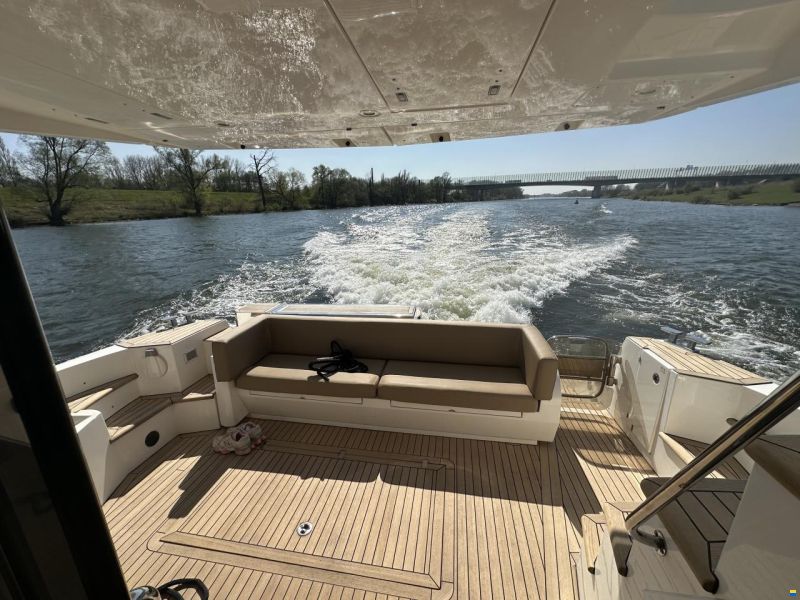 Sealine T50